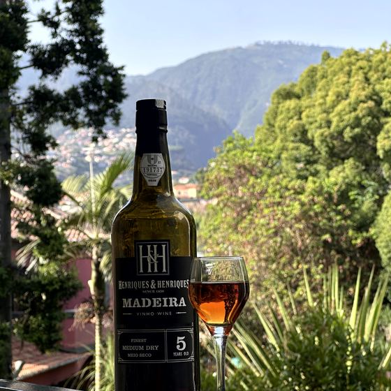 Pool, Madeirawein und Abendessen in Funchal