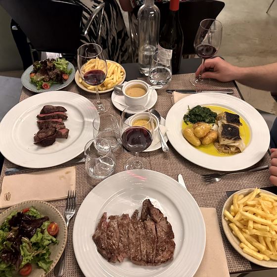 Pool, Madeirawein und Abendessen in Funchal