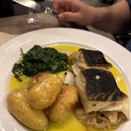 Pool, Madeirawein und Abendessen in Funchal