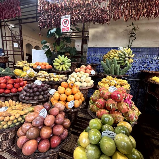 Mercado dos Lavradores – Blumen, exotische Früchte und Fischmarkt