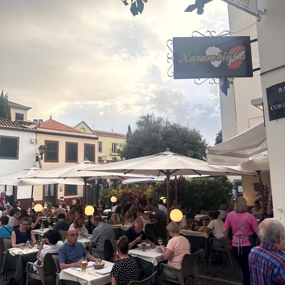 Abend in Funchal – Suppe, Garnelen, Wein, Cocktails und Livemusik