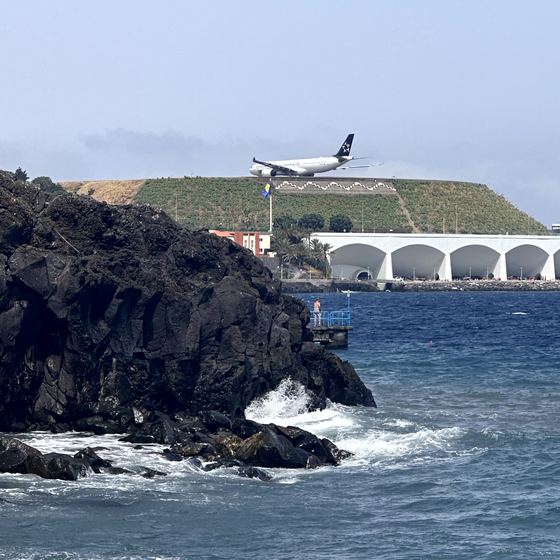 Letzte Küstenstopps – Strand, Meer und Flugzeuge an der Küste