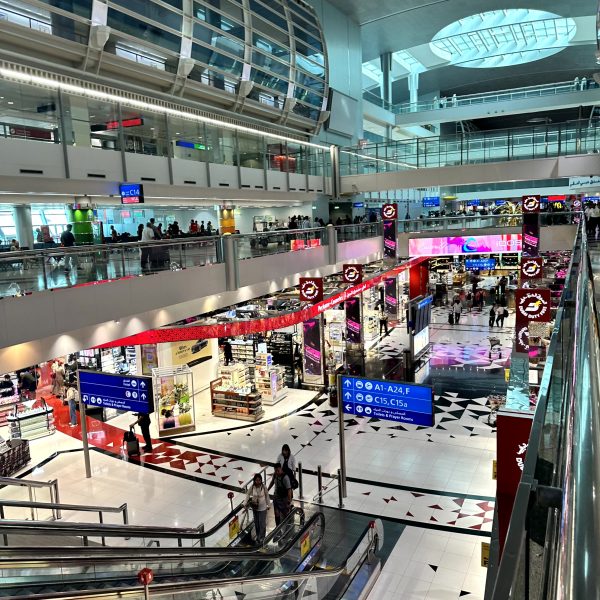 Anreise über Dubai und Ankunft im Paradies