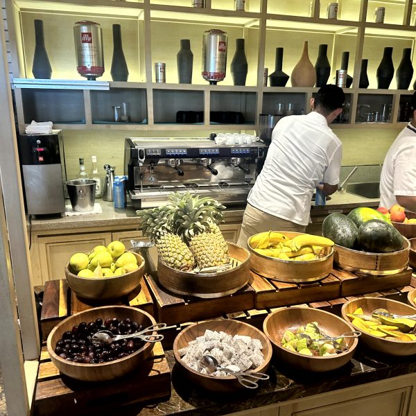 Erster voller Inseltag: Beach Villa, Strand und Riviera Tapas