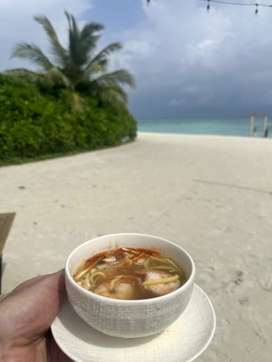 Erster voller Inseltag: Beach Villa, Strand und Riviera Tapas