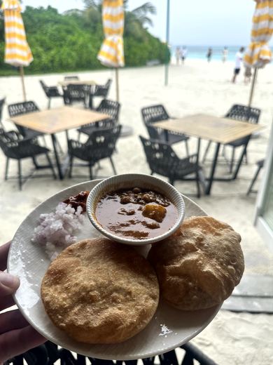 Erster voller Inseltag: Beach Villa, Strand und Riviera Tapas