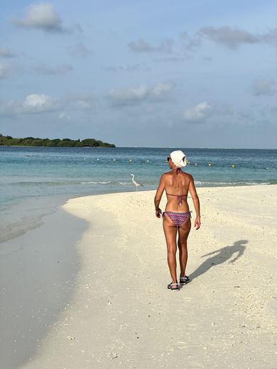 Strandtag, Palmen und Riviera-Abend