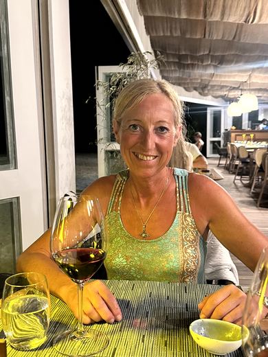 Strandtag, Palmen und Riviera-Abend