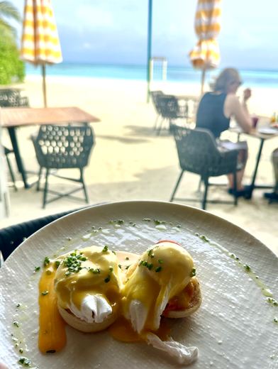 Erster voller Inseltag: Beach Villa, Strand und Riviera Tapas