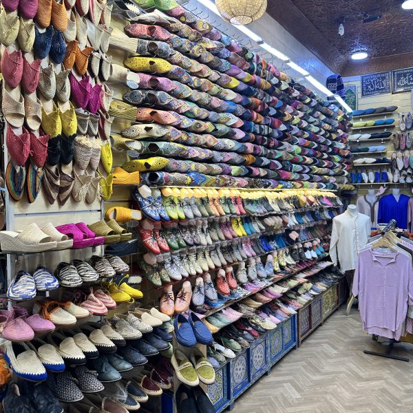 Erste Souks und Farben Marrakeschs
