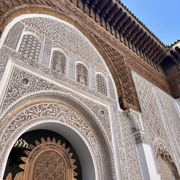 Erste Souks und Farben Marrakeschs