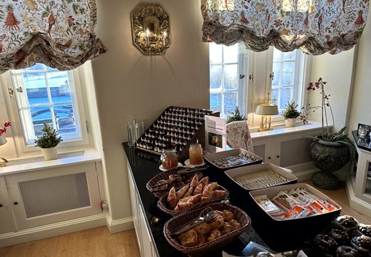 Frühstück und Abschied vom Schloss