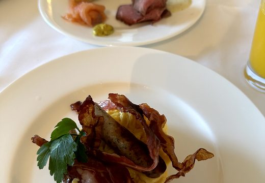 Frühstück und Abschied vom Schloss