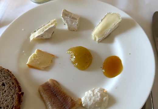 Frühstück und Abschied vom Schloss