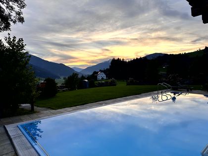 Schloss Mittersill, Jagdzimmer und Abend im Schloss