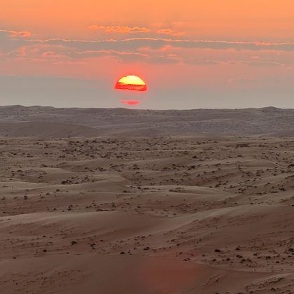 Wahiba Sands: Dünen, Kamele und Sonnenuntergang