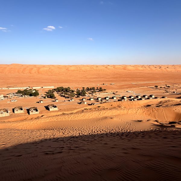 Wahiba Sands: Dünen, Kamele und Sonnenuntergang