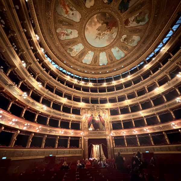 Morgendliches Palermo und Teatro Massimo