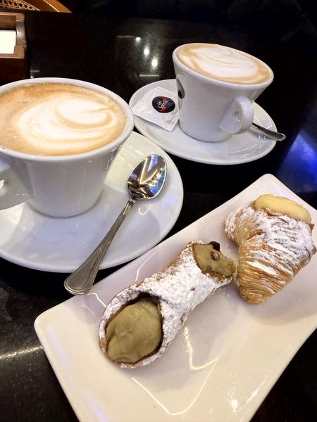 Erster Kaffee und Aperitif über Palermo