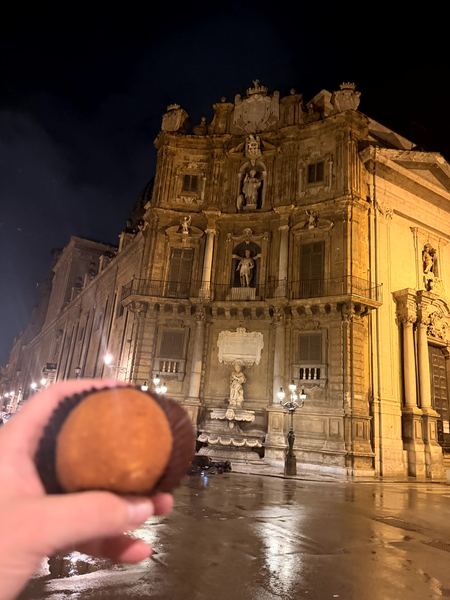 Naturwein, Abendessen und Palermo bei Nacht