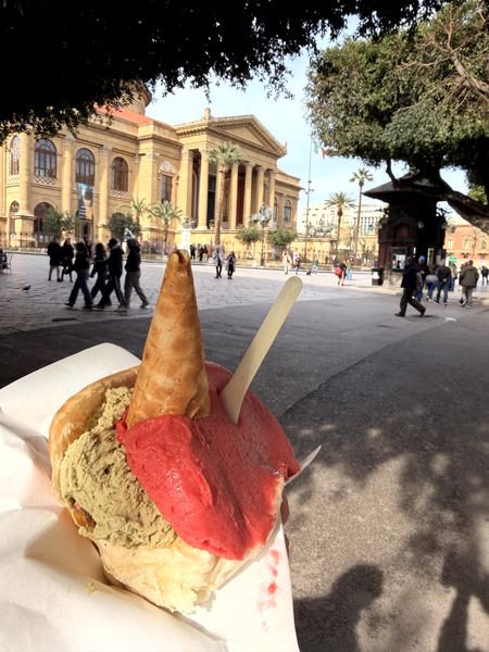 Morgendliches Palermo und Teatro Massimo