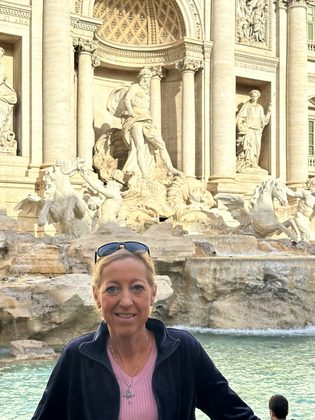 Trevi-Brunnen und Altstadtgassen