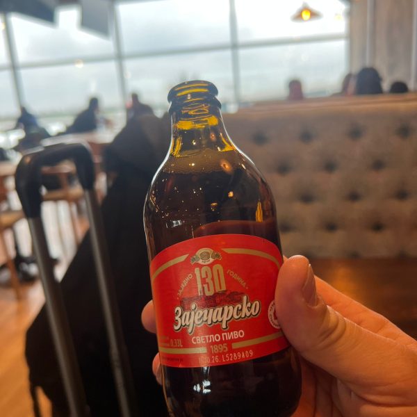 Ankunft in Sarajevo – Flug, Uber und Hotel Aziza