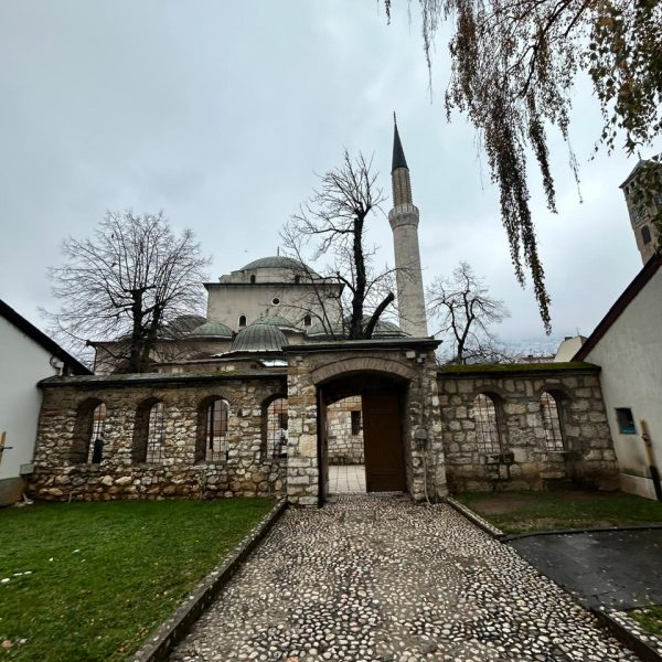 Zurück in der Altstadt – Ćevapi und kurze Pause