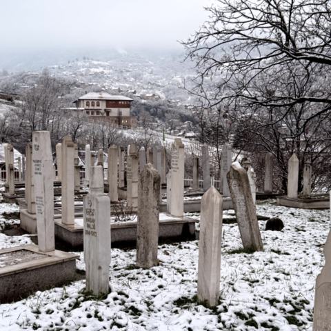Ankunft in Sarajevo – Flug, Uber und Hotel Aziza
