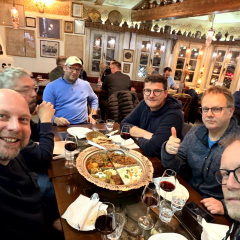 Bosnisches Abendessen – Kupfertopf, Eintopf und gemeinsamer Tisch