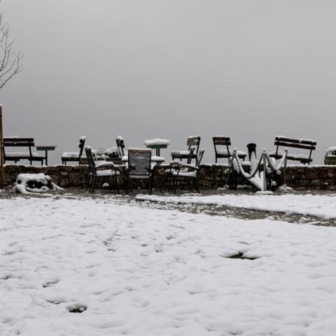 Verschneite Altstadt, Kovači-Hänge und bosnischer Kaffee