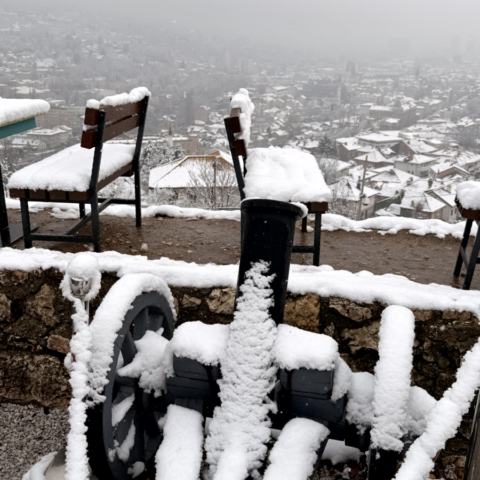 Verschneite Altstadt, Kovači-Hänge und bosnischer Kaffee