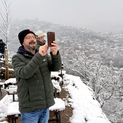 Verschneite Altstadt, Kovači-Hänge und bosnischer Kaffee