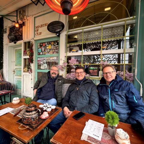 Verschneite Altstadt, Kovači-Hänge und bosnischer Kaffee
