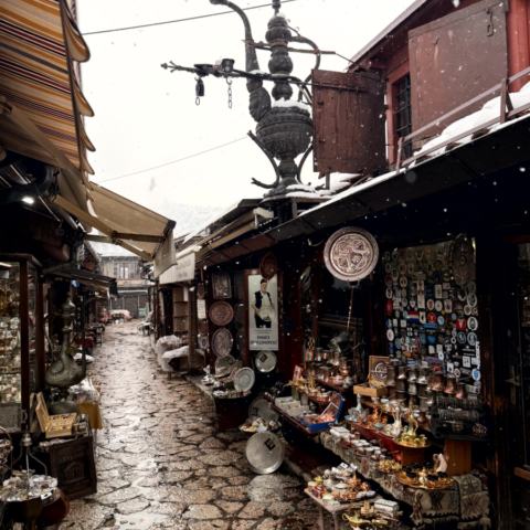 Baščaršija, Gassen und heißer Sač aus der Glut