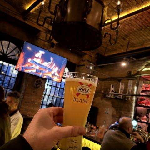 Nachmittag zwischen Essen, Bier, Wein und alten Bars