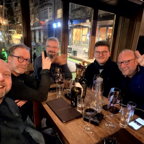 Nachmittag zwischen Essen, Bier, Wein und alten Bars