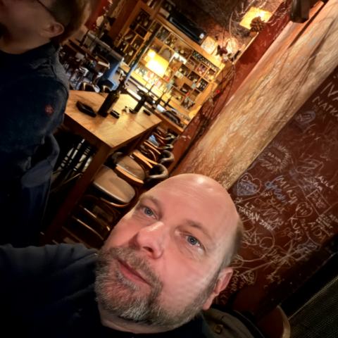 Nachmittag zwischen Essen, Bier, Wein und alten Bars