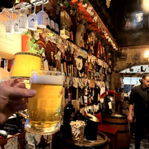 Zurück in der Altstadt – Ćevapi und kurze Pause