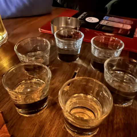 Samstagabend – Bier, Schnaps und letzte Kneipenrunde