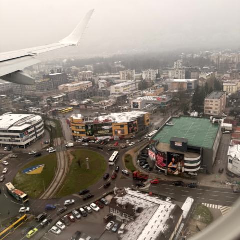 Ankunft in Sarajevo – Flug, Uber und Hotel Aziza
