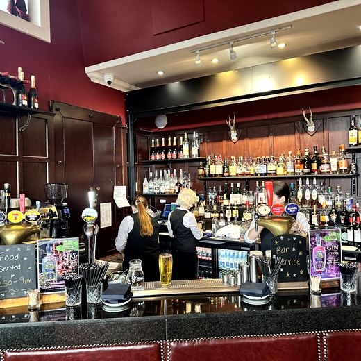 Erste Pints, Barstimmung und ein herzhafter Auftakt