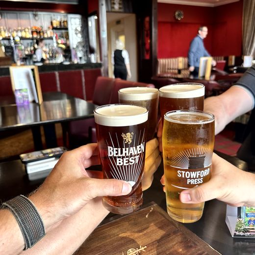 Erste Pints, Barstimmung und ein herzhafter Auftakt