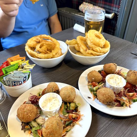 Abend in Ballater – Bier, Whisky und Ausklang im Deeside