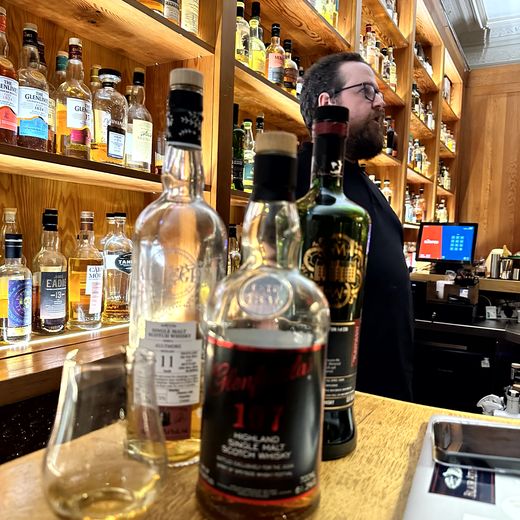 Whiskyabend in Craigellachie – seltene Flaschen und Barfunde