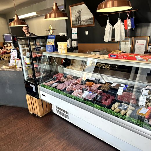 Mittagsstopp unterwegs – Deli, Sandwiches und süßer Kaffeehalt