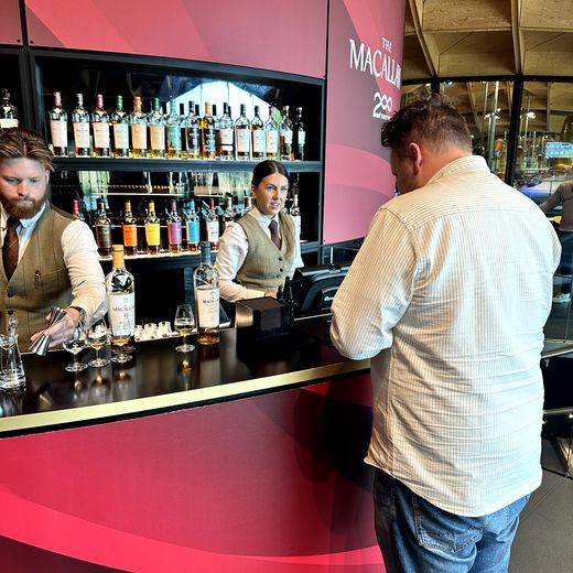 The Heart of the Spirit – Brennereihalle, Tastings und Ikonen im Glas