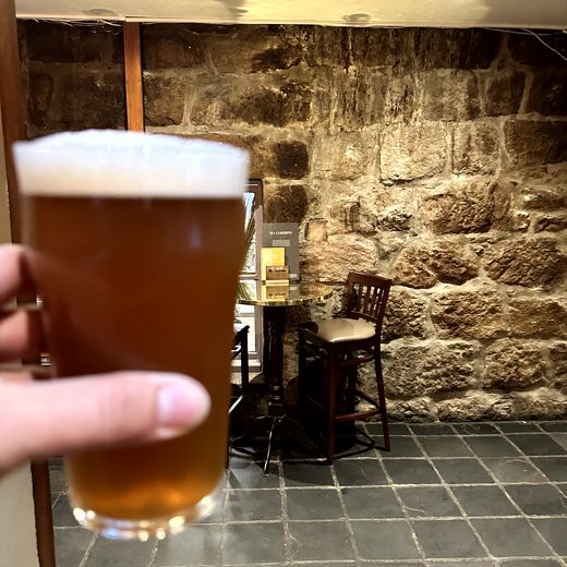 Ankunft in Aberdeen – Samples im Zimmer, erster Pub und ein deftiger Abendstart