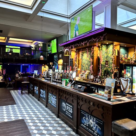 Aberdeen bei Nacht – Granitarchitektur, The Stag und ein letzter Snack