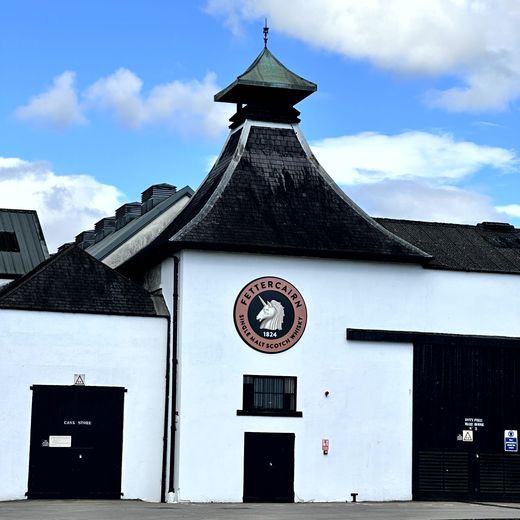 Fettercairn Distillery – kurzer Stopp mit markanter Architektur und zwei starken Drams